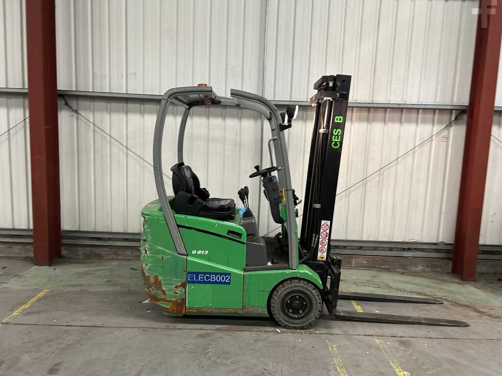 (2017) CESAB ELECTRIC 3-WHEEL FORKLIFT - B213 **(INCLUDES CHARGER)**