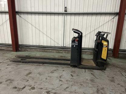 **(INCLUDES CHARGER)** 2017 CAT NO2ONE ELECTRIC PALLET TRUCK