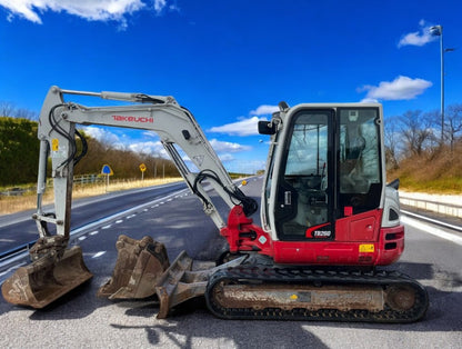 2017 TAKEUCHI TB260 6-TONNE EXCAVATOR