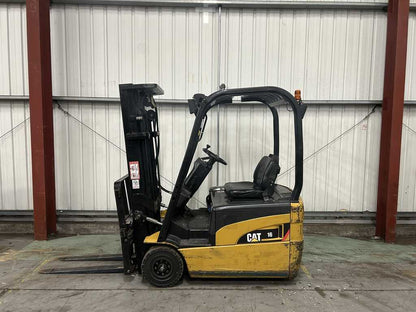 2008 CAT LIFT TRUCKS EP16NT ELECTRIC 3-WHEEL FORKLIFT **(INCLUDES CHARGER)**