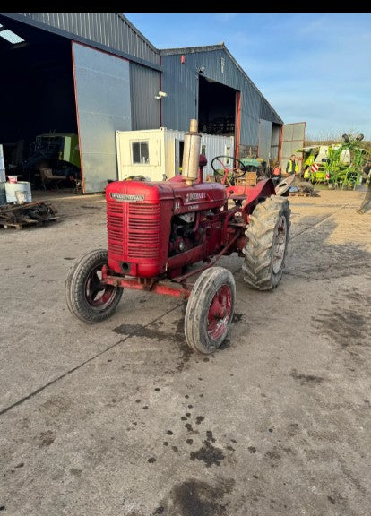 INTERNATIONAL W4 TRACTOR