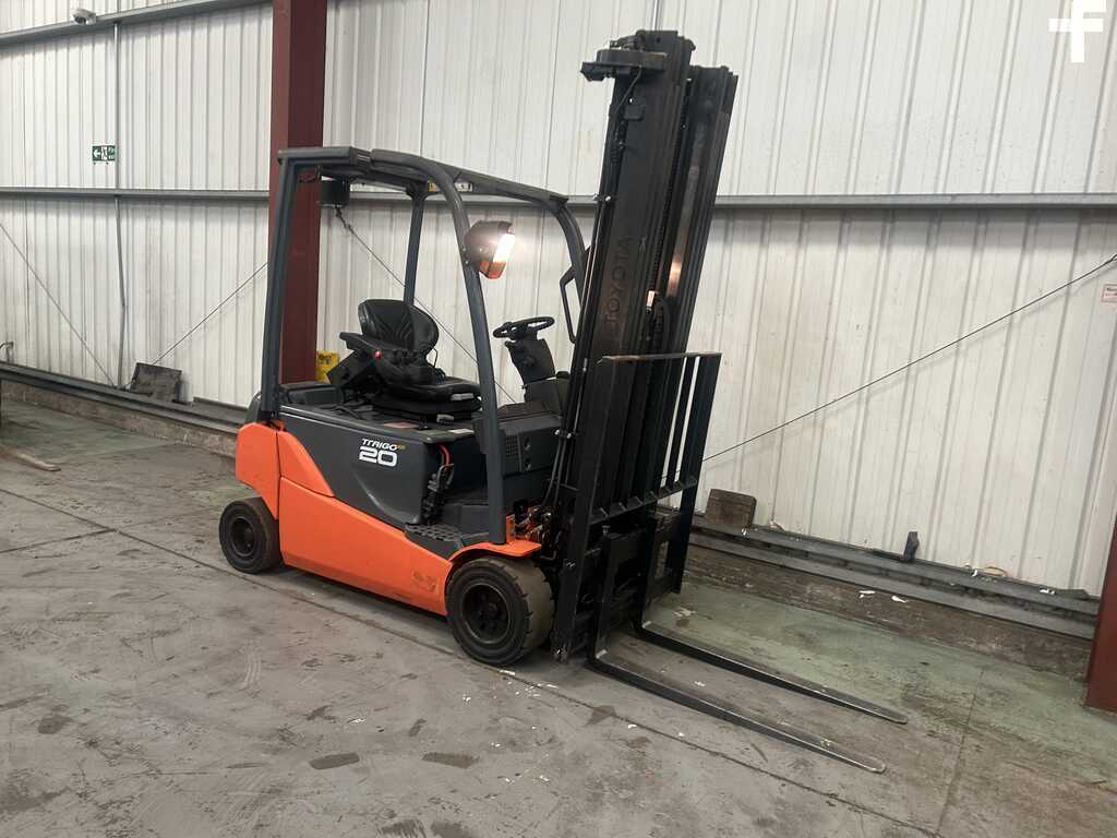 **(INCLUDES CHARGER)** 2013 TOYOTA 8FBMT20 4-WHEEL ELECTRIC FORKLIFT – 2,000KG CAPACITY