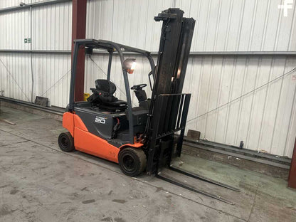 **(INCLUDES CHARGER)** 2013 TOYOTA 8FBMT20 4-WHEEL ELECTRIC FORKLIFT – 2,000KG CAPACITY