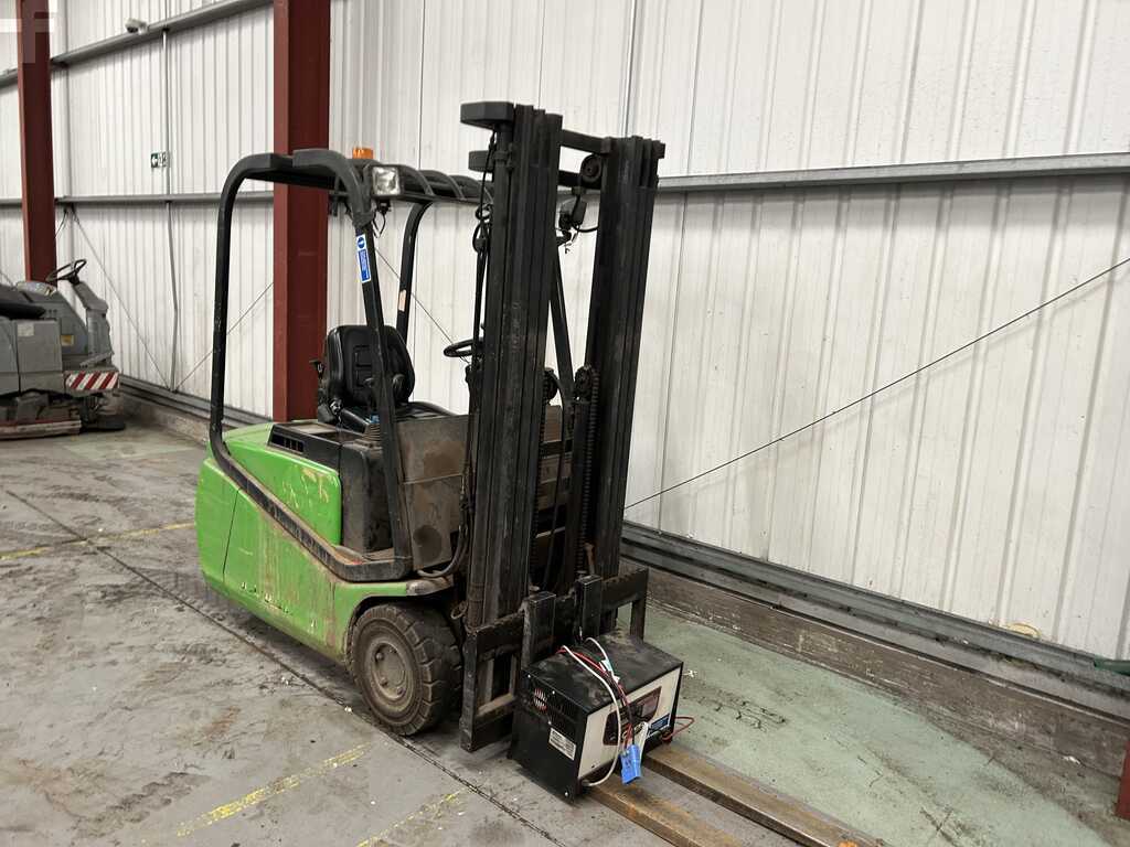 **(INCLUDES CHARGER)** CESAB C3E150 ELECTRIC 3-WHEEL FORKLIFT (2006)