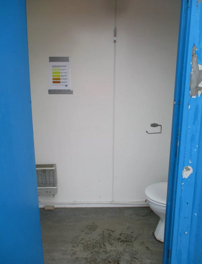 16FT SHIPPING CONTAINER TOILET BLOCK – 4 TOILETS, URINAL, AND SINKS