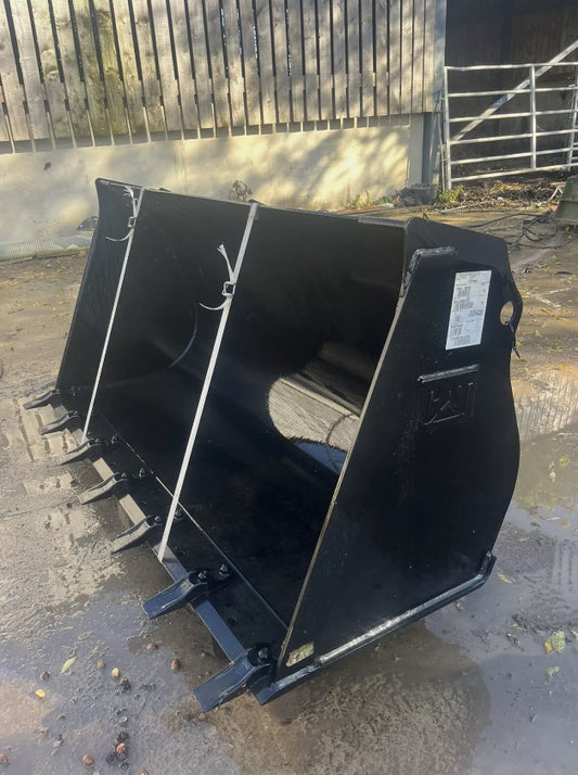 ** BRAND NEW **CAT LOADING SHOVEL BUCKET FOR TELEHANDLER