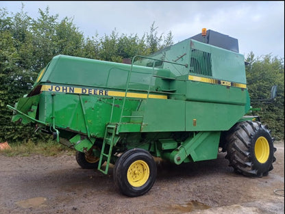 JOHN DEERE 1085 COMBINE HARVESTER