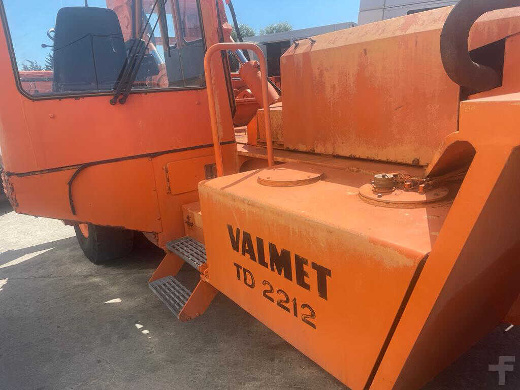 VALMET TD2212 DIESEL FORKLIFT - 1984 MODEL