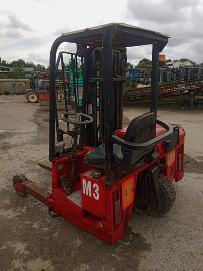 **SPECIAL CLEARANCE** MOFFETT MOUNTY M1501 FORKLIFT