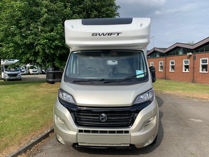 2020 SWIFT FANTASTIC MOTORHOME - APPROX ONLY 5K MILES - CRUISE CONTROL + REVERSE CAM + MORE