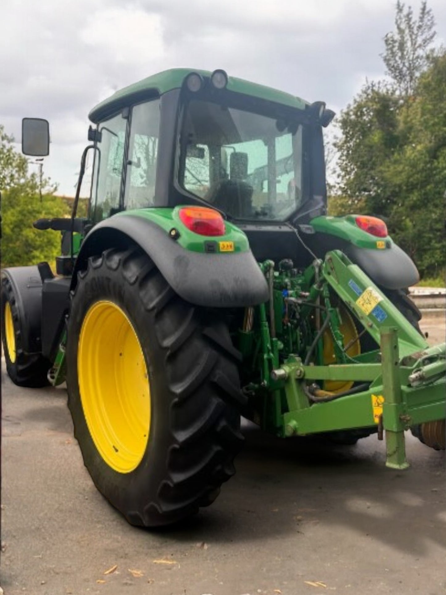 JOHN DEERE 6115M TRACTOR (2014)