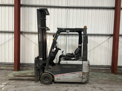 **(INCLUDES CHARGER)** 2013 NISSAN AG1N1L18Q ELECTRIC 3-WHEEL FORKLIFT