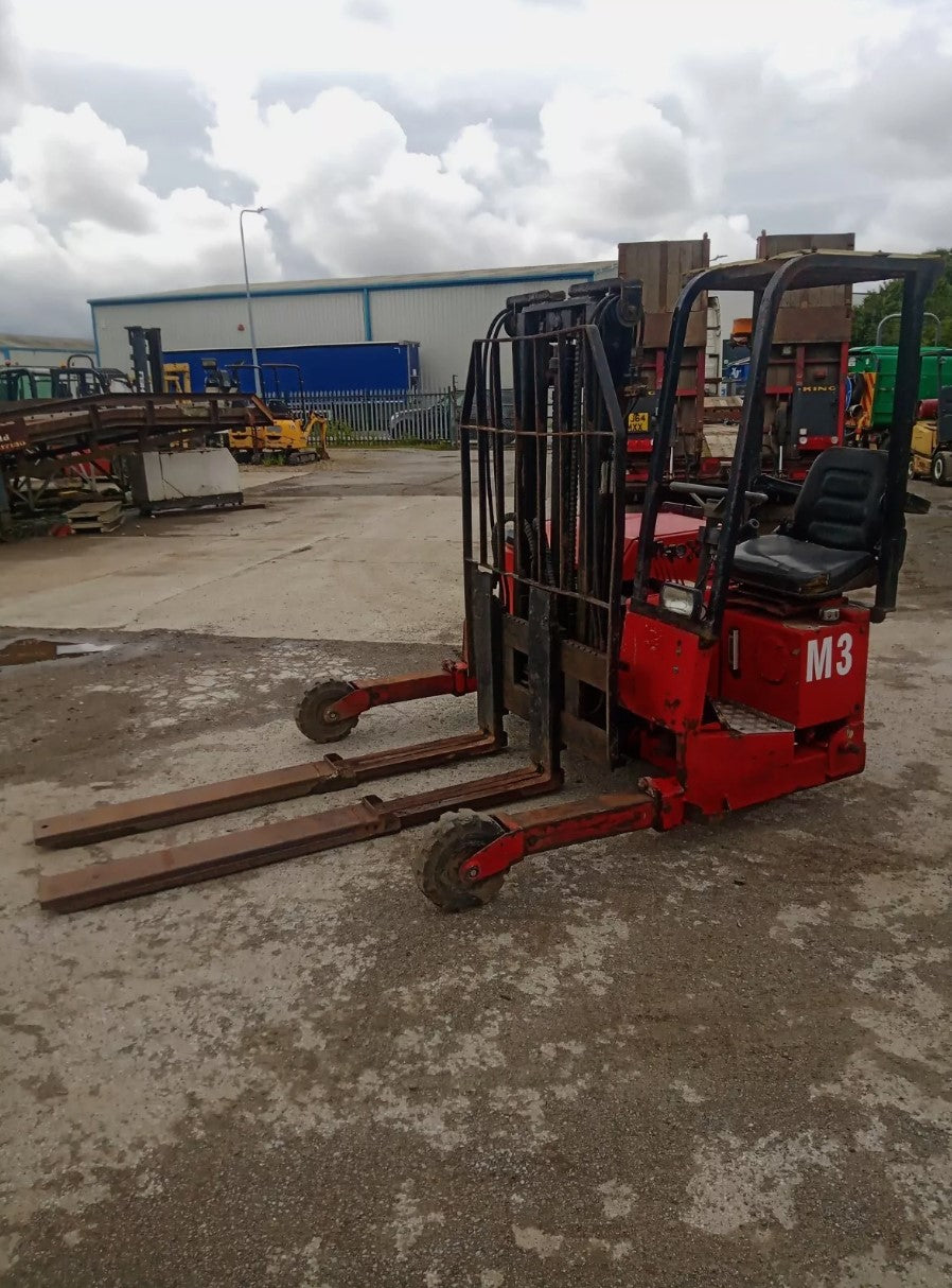 **SPECIAL CLEARANCE** MOFFETT MOUNTY M1501 FORKLIFT