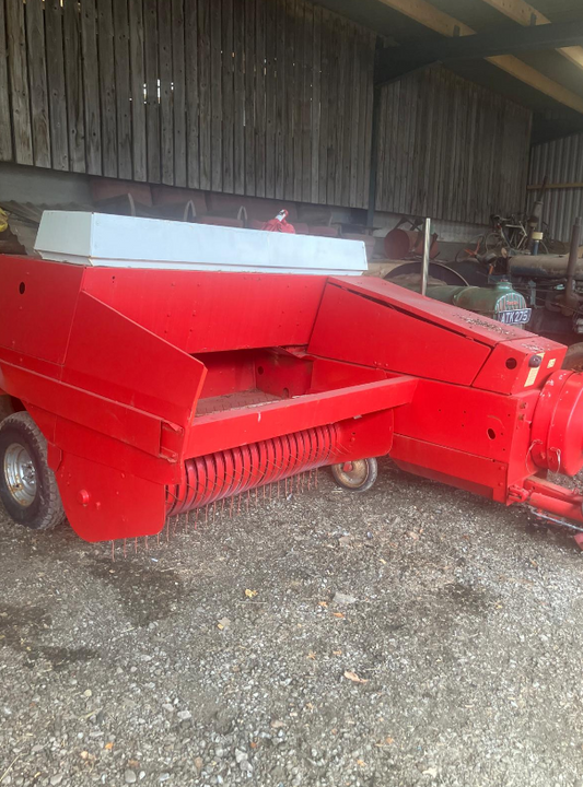 WELGER AP630 BALER