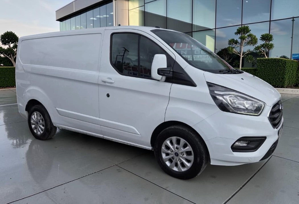 2018 FORD TRANSIT CUSTOM 300 LIMITED L1H1 1996CC DIESEL MANUAL PANEL VAN >>--NO VAT ON HAMMER--<<