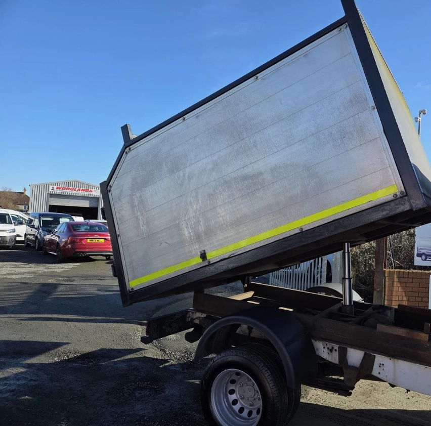 **(ONLY 119 K MILEAGE)** 2017 FORD TRANSIT 350 CHASSIS CAB DIESEL MANUAL 1995CC WHITE