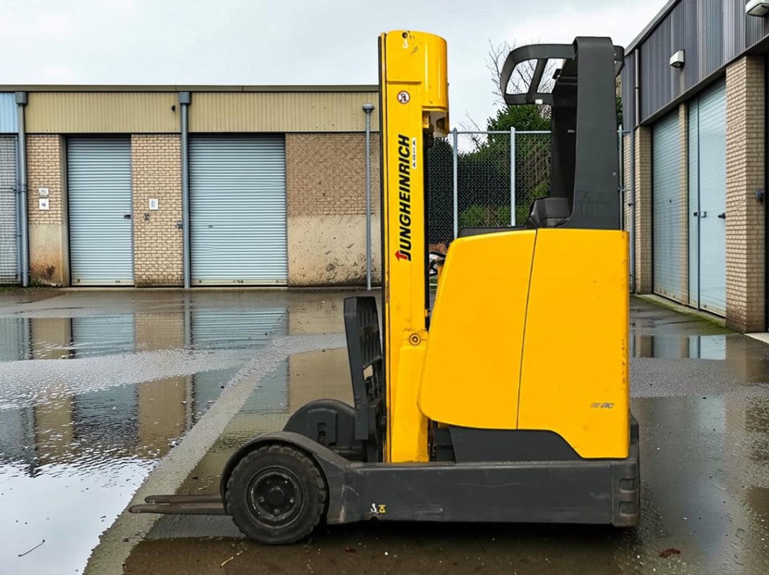 **(INCLUDES CHARGER)** 2006 JUNGHEINRICH ETV16 1.6T ELECTRIC REACH TRUCK