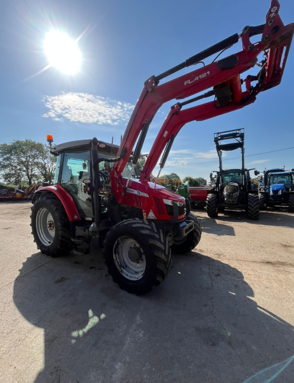 2019 MASSEY FERGUSON 5712S C/W LOADER