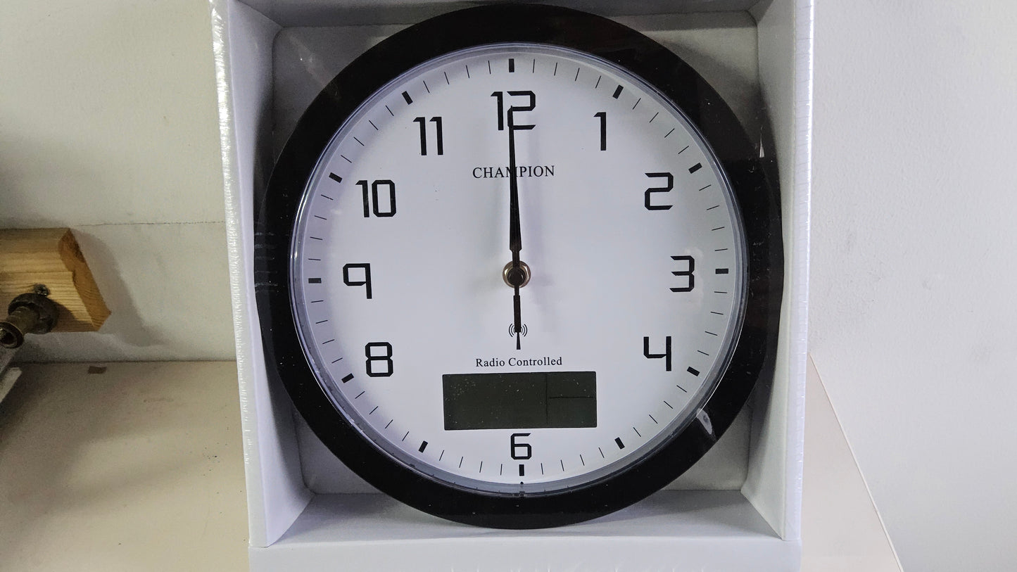 10 PC WALL CLOCL RADIO CONTROL