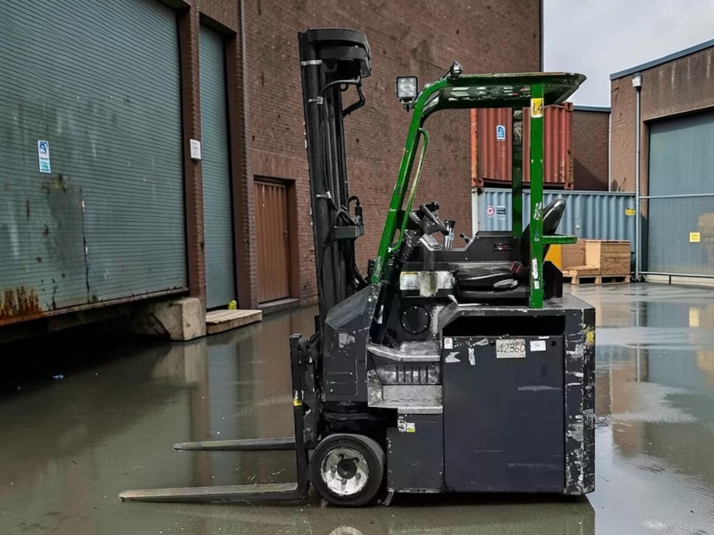 **(INCLUDES CHARGER)** 2019 COMBILIFT CBE 3000 ELECTRIC FORKLIFT