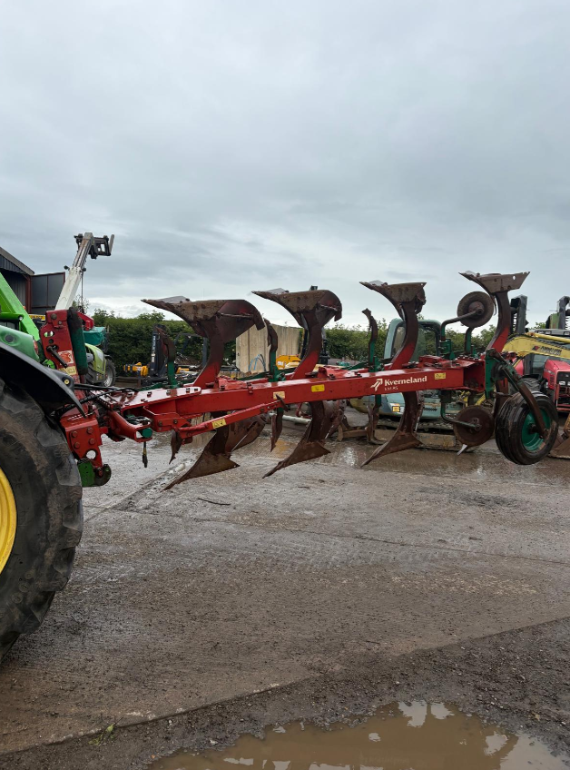 KVERNELAND EM85-200 4 FURROW PLOUGH