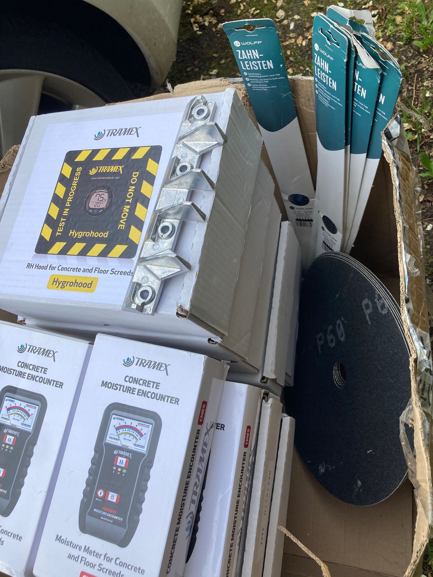 BULK LOT – 4 X TRAMEX CME5 CONCRETE MOISTURE METERS & 12 X TRAMEX HYGROHOOD RH TESTING SYSTEMS (NEW)