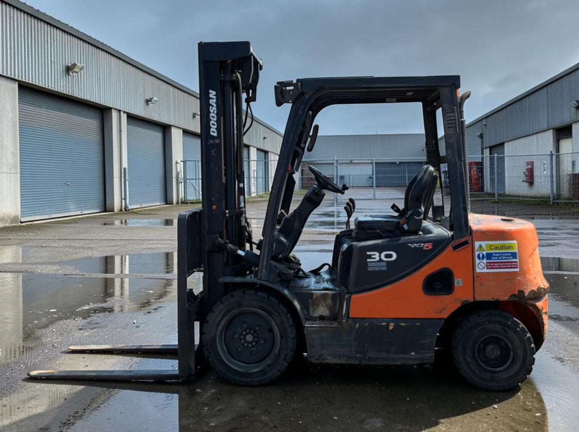 2014 DOOSAN D30S-5 FORKLIFT