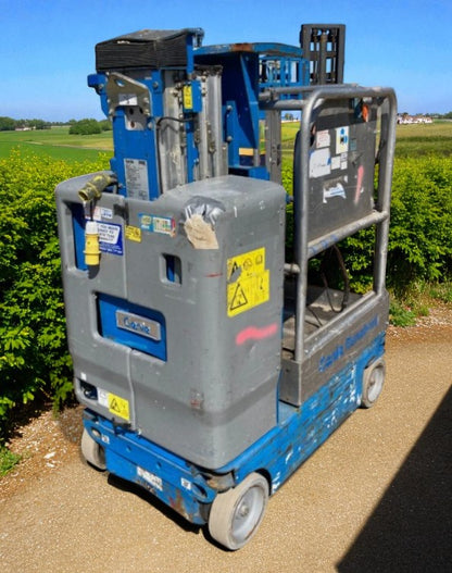 2010 GENIE GR-15 SCISSOR LIFT / CHERRY PICKER