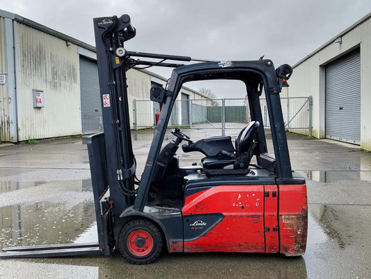 **(INCLUDES CHARGER)** 2018 LINDE E16L-02 ELECTRIC FORKLIFT