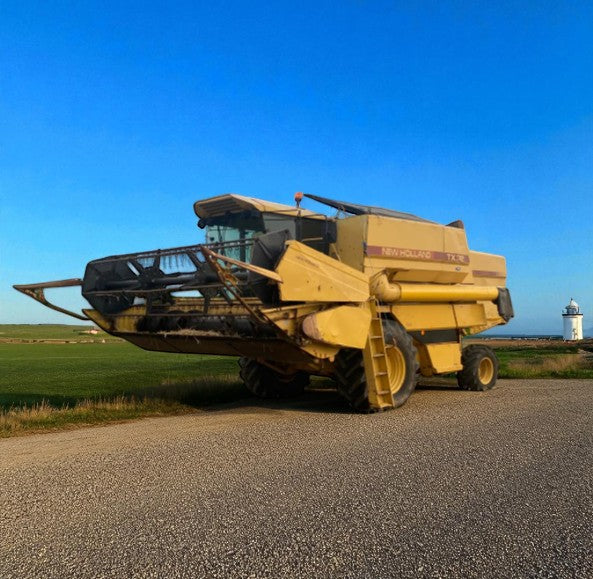 NEW HOLLAND TX32 COMBINE