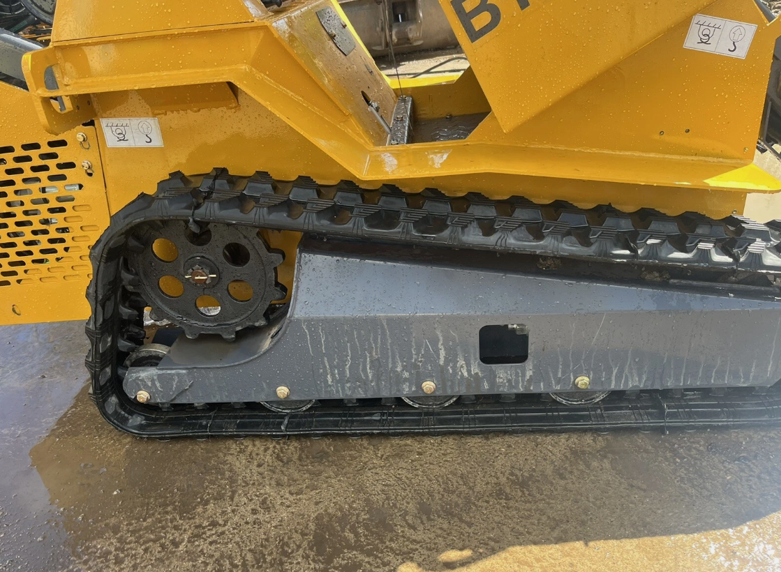 UNUSED BISONTEK BT360 SKIDSTEER LOADER TRACKED LOADER