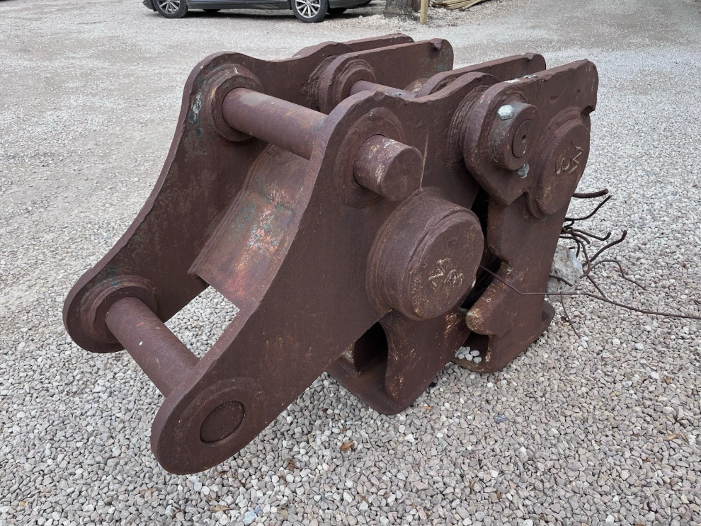 EXCAVATOR CONCRETE MUNCHER PIN SIZE: 100 MM >>--NO VAT ON HAMMER--<<