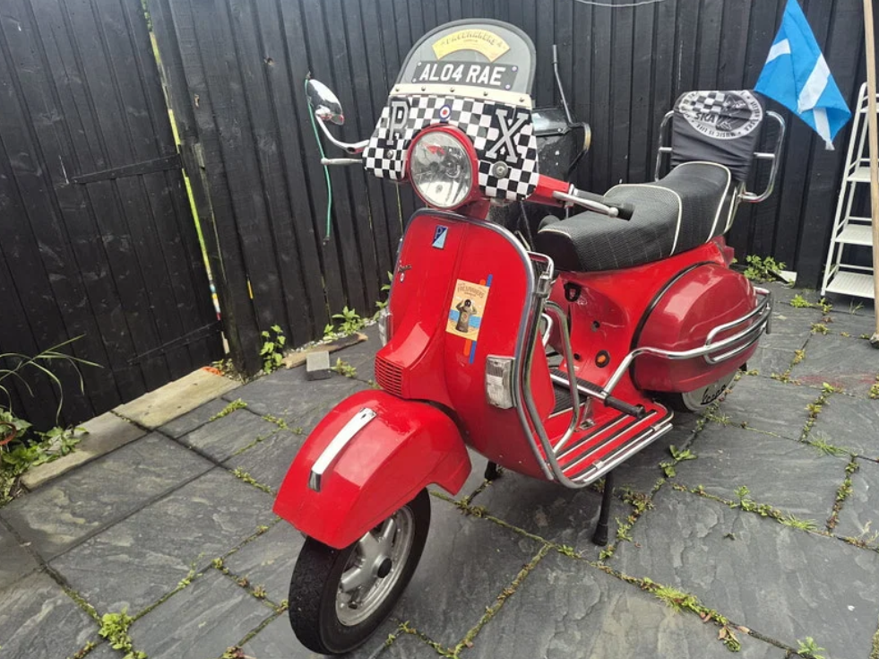 **(ONLY 17K MILEAGE)** PIAGGIO VESPA PX 125 SCOOTER >>--NO VAT ON HAMMER--<<
