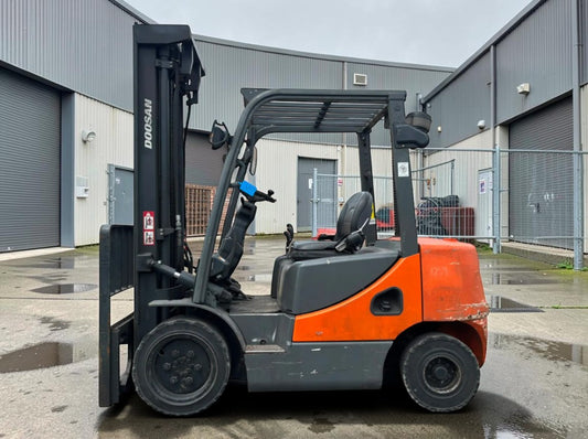 2014 DOOSAN D30S-5 DIESEL FORKLIFT