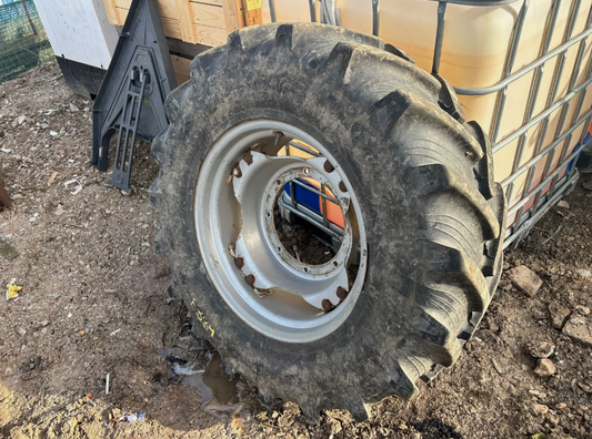 JCB TRACTOR WHEEL & TYRE – 380/70 R24 TAURUS – 8 STUD COMPLETE RIM