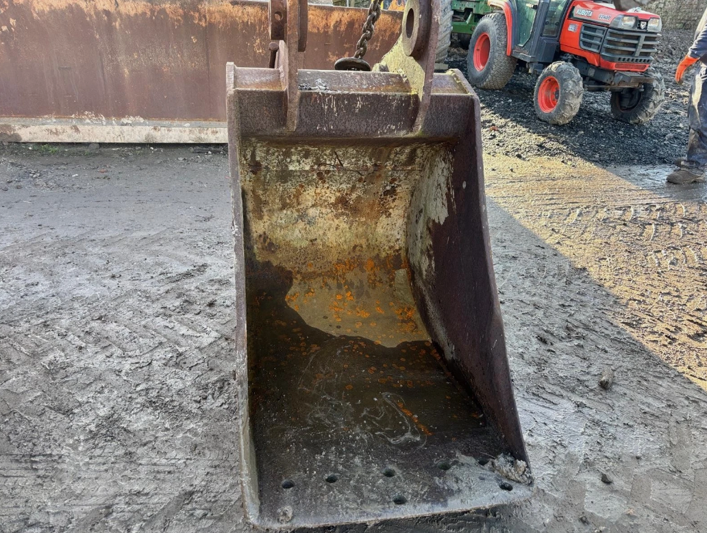 2FT 6IN EXCAVATOR DIGGING BUCKET 80MM PINS