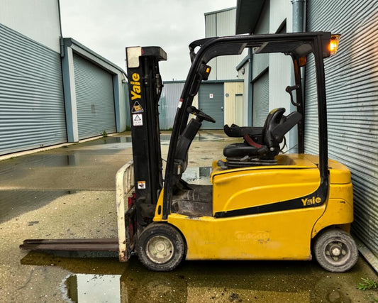 **(INCLUDES CHARGER)** 2017 YALE ERP20VFLWBE2030 ELECTRIC FORKLIFT