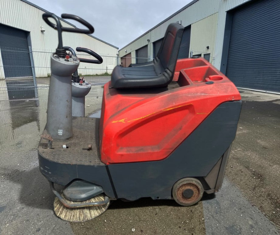 **(INCLUDES CHARGER)** SWEEPMASTER B800R ELECTRIC SWEEPER