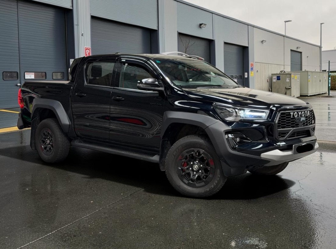 **(ONLY 11K MILEAGE)** 2025 TOYOTA HILUX GR SPORT D-4D 4WD DCB BLACK >>--NO VAT ON HAMMER--<<