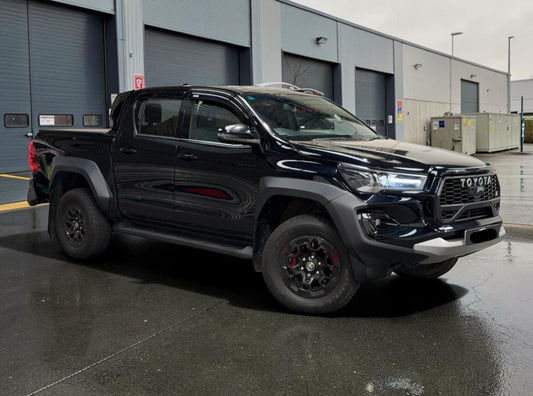 **(ONLY 11K MILEAGE)** 2025 TOYOTA HILUX GR SPORT D-4D 4WD DCB BLACK >>--NO VAT ON HAMMER--<<