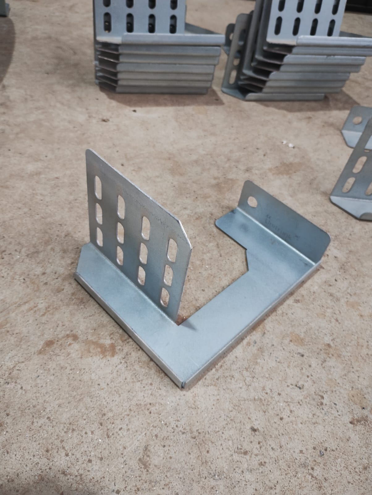 UNITRUNK - 100MM OVERHEAD HANGER - JOBLOT OF 17 - NEW NO BOX