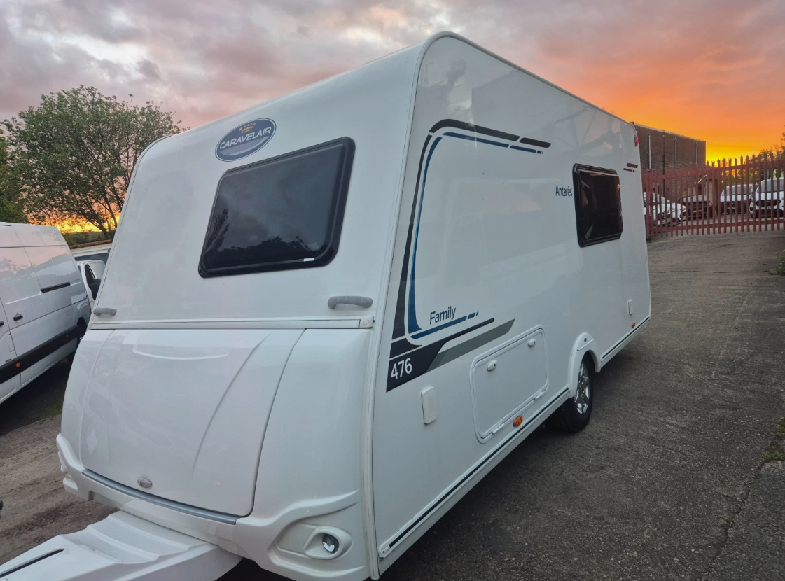 2018 CARAVELAIR ANTARÈS 476 FAMILY 6-BERTH TOURING CARAVAN >>--NO VAT ON HAMMER--<<