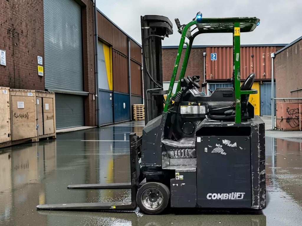 **(INCLUDES CHARGER)** 2019 COMBILIFT CBE 3000 ELECTRIC FORKLIFT