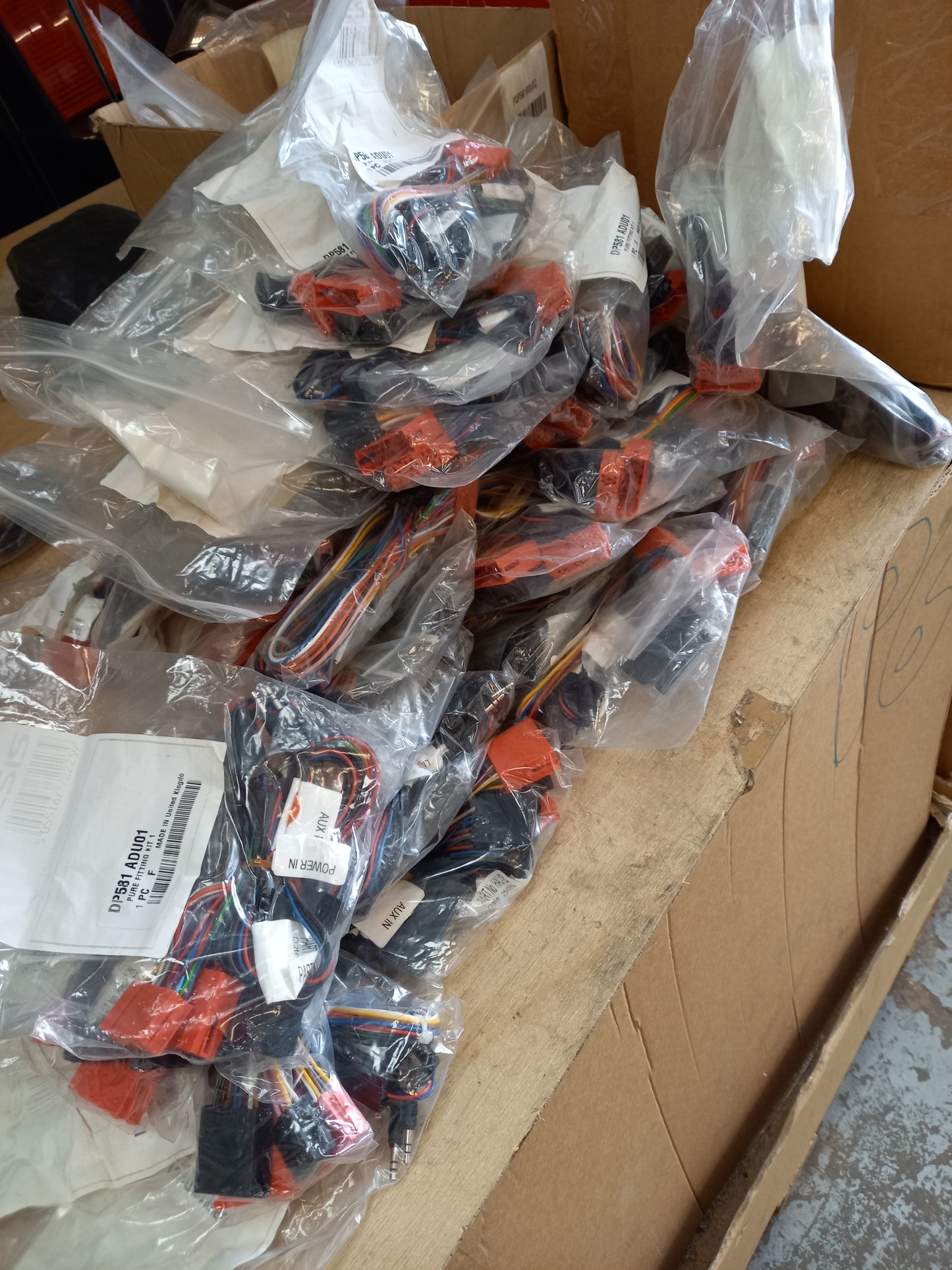 JOB LOT OF NEW HYUNDAI NEMESIS FITTING KITS 24 WAY POWER + AUXILIARY CABLES