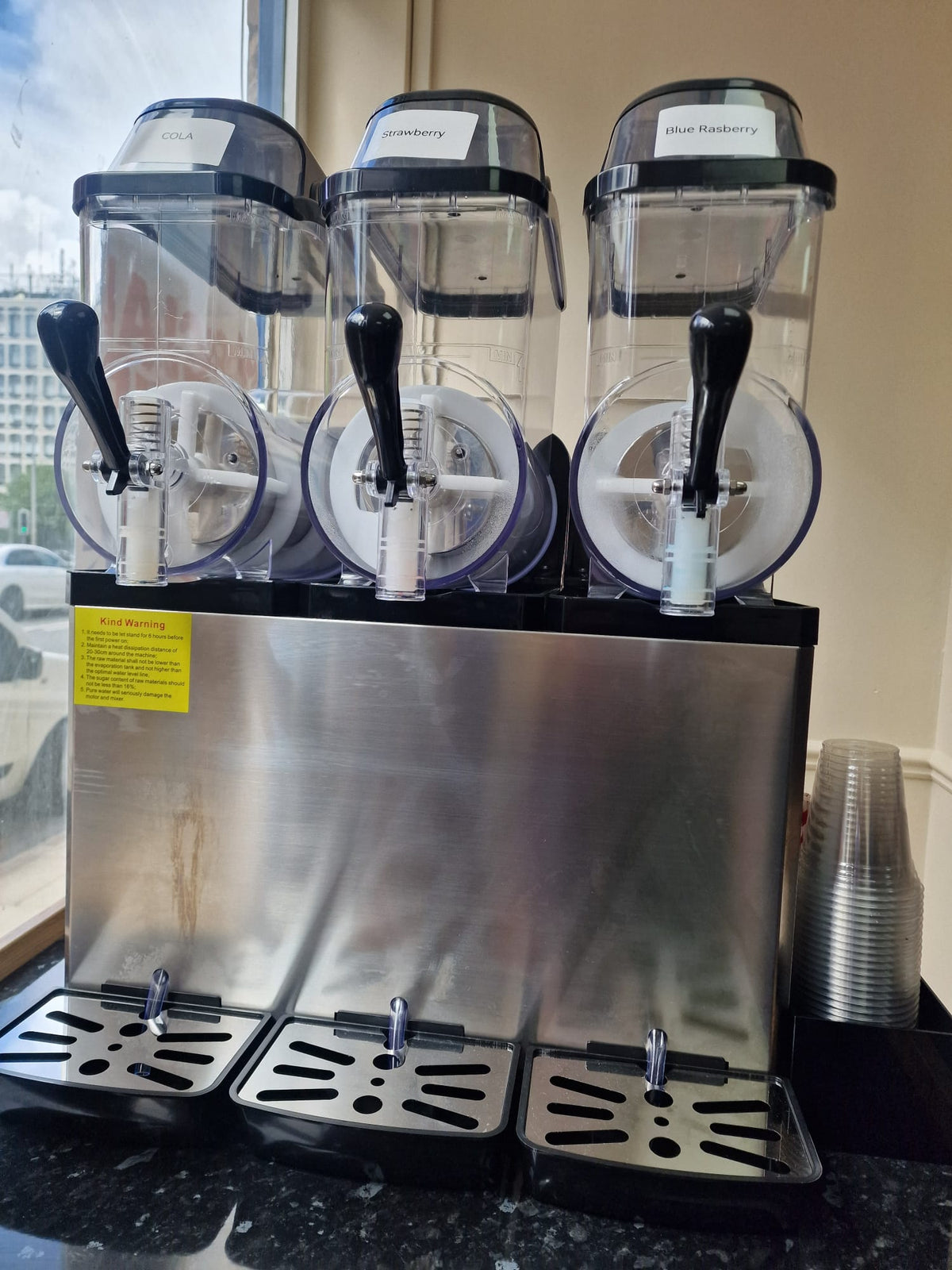 6-MONTH-OLD SLUSHIE MACHINE – SHOP CLEARANCE