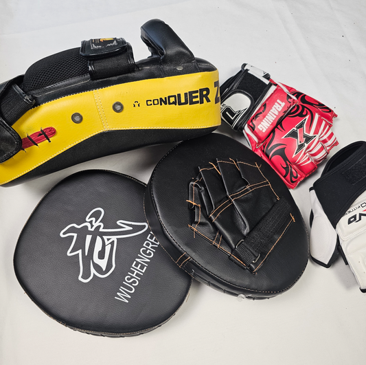 1PC BOXING/ MARTIAL ARTS SPARING SET BRAND NEW WITH DEFECT RRP £55