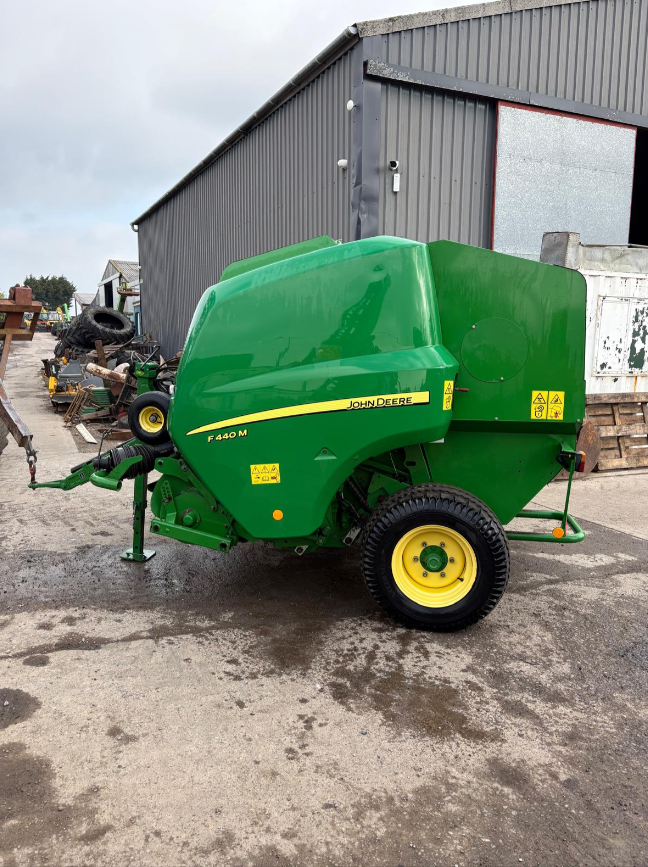2014 JOHN DEERE F440M BALER