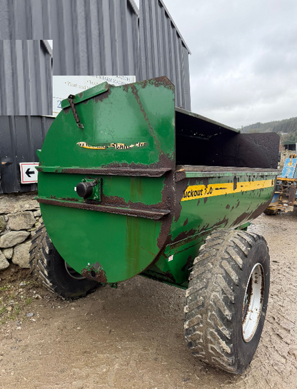 MAJOR MUCKOUT 750 MUCK SPREADER