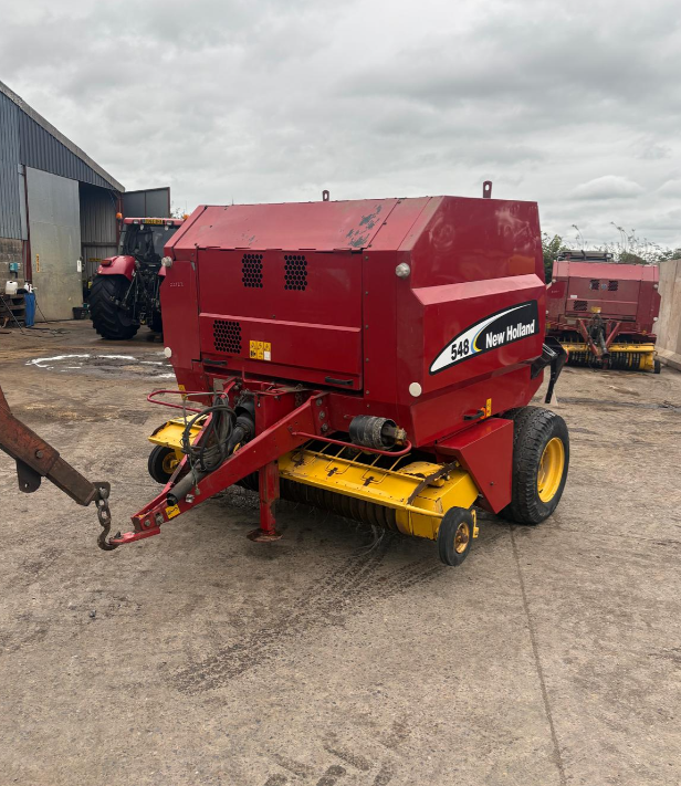 NEW HOLLAND ROUND BALER 548