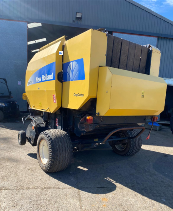 NEW HOLLAND BR740A ROUND BALER